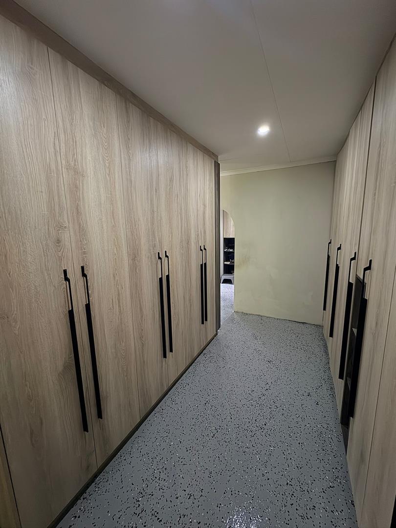 To Let 6 Bedroom Property for Rent in Glen Marais Ext 1 Gauteng