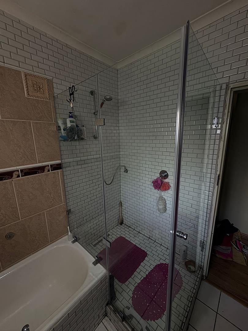 To Let 6 Bedroom Property for Rent in Glen Marais Ext 1 Gauteng