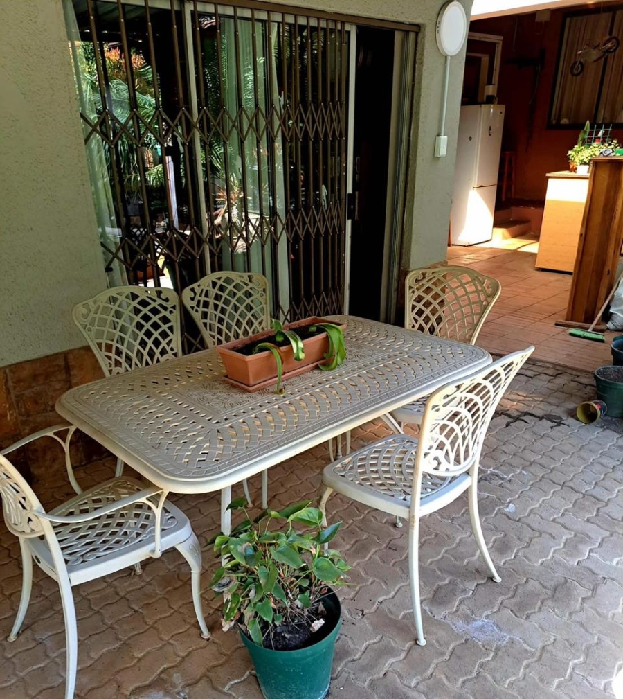 To Let 6 Bedroom Property for Rent in Glen Marais Ext 1 Gauteng