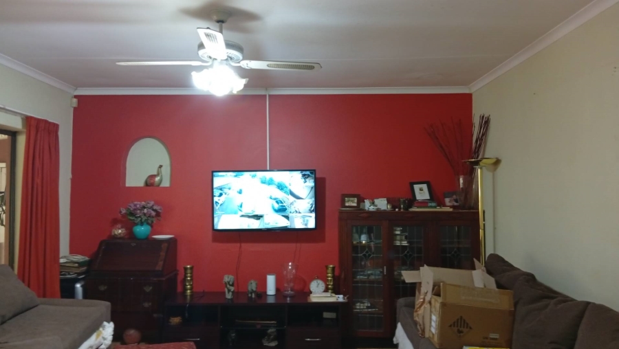 To Let 6 Bedroom Property for Rent in Glen Marais Ext 1 Gauteng