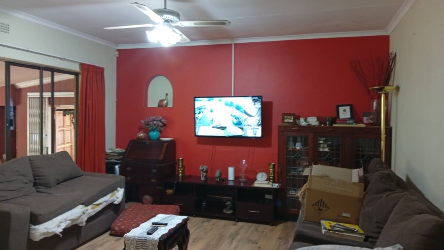 To Let 6 Bedroom Property for Rent in Glen Marais Ext 1 Gauteng