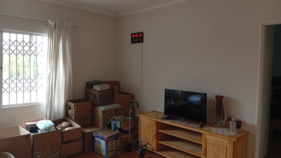 To Let 6 Bedroom Property for Rent in Glen Marais Ext 1 Gauteng