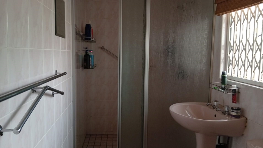 To Let 6 Bedroom Property for Rent in Glen Marais Ext 1 Gauteng