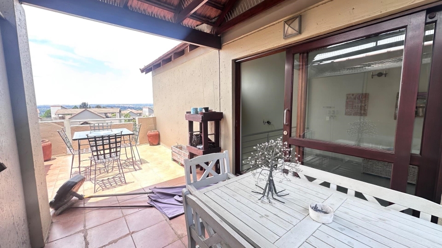 To Let 2 Bedroom Property for Rent in Broadacres Gauteng