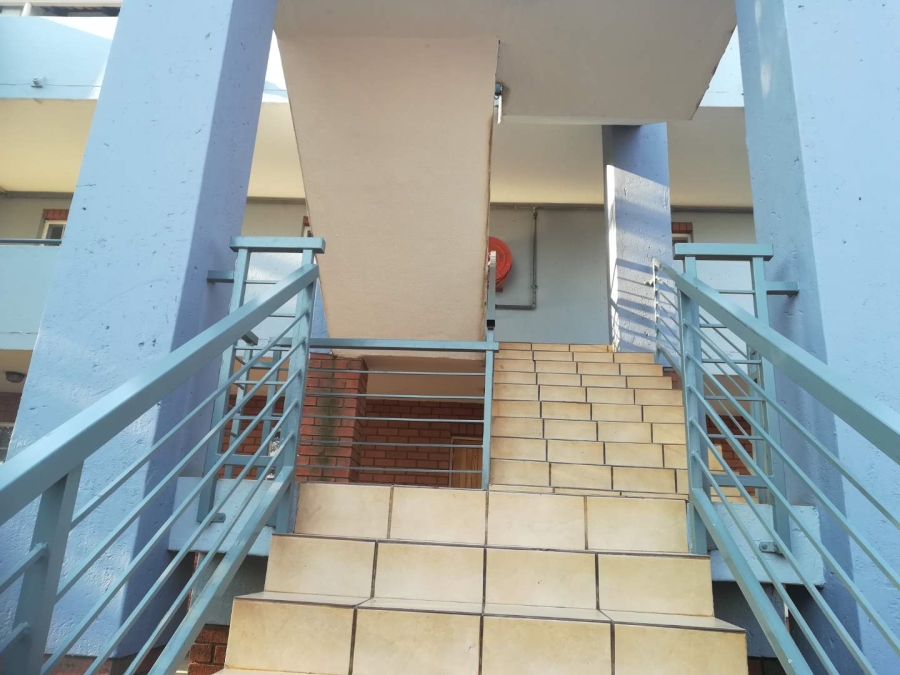 To Let 2 Bedroom Property for Rent in Die Hoewes Gauteng