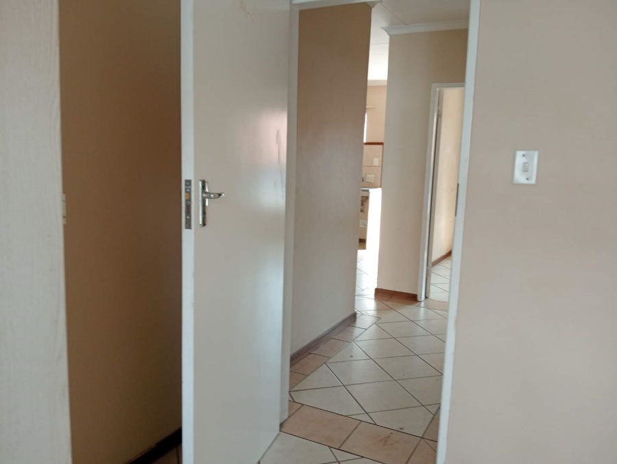 To Let 2 Bedroom Property for Rent in Die Hoewes Gauteng