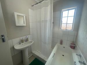 2 Bedroom Property for Sale in Chloorkop Gauteng