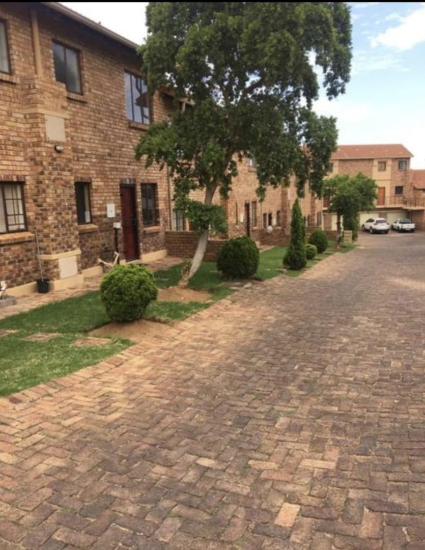 To Let 2 Bedroom Property for Rent in Halfway Gardens Gauteng