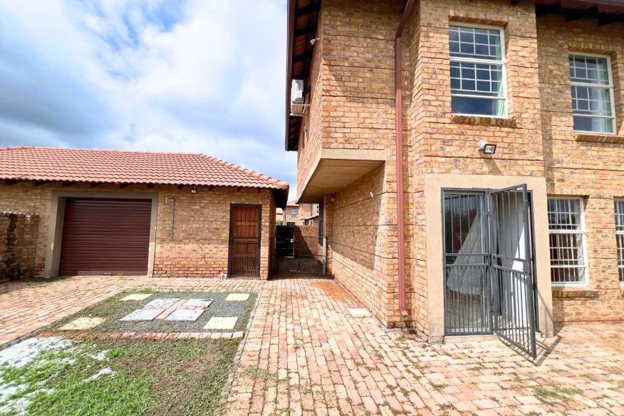 2 Bedroom Property for Sale in Annlin Gauteng