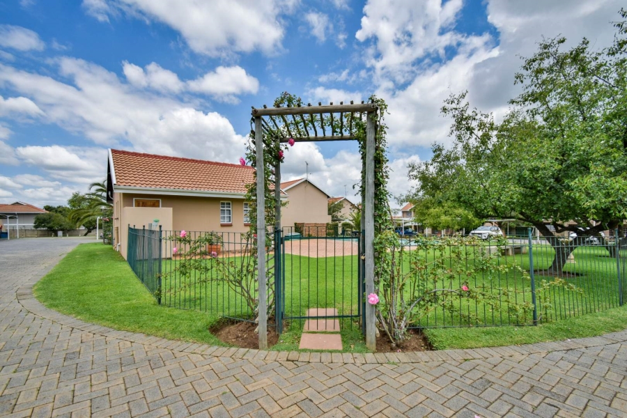 2 Bedroom Property for Sale in Elardus Park Gauteng