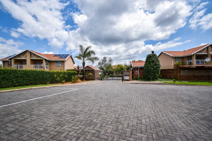 2 Bedroom Property for Sale in Elardus Park Gauteng