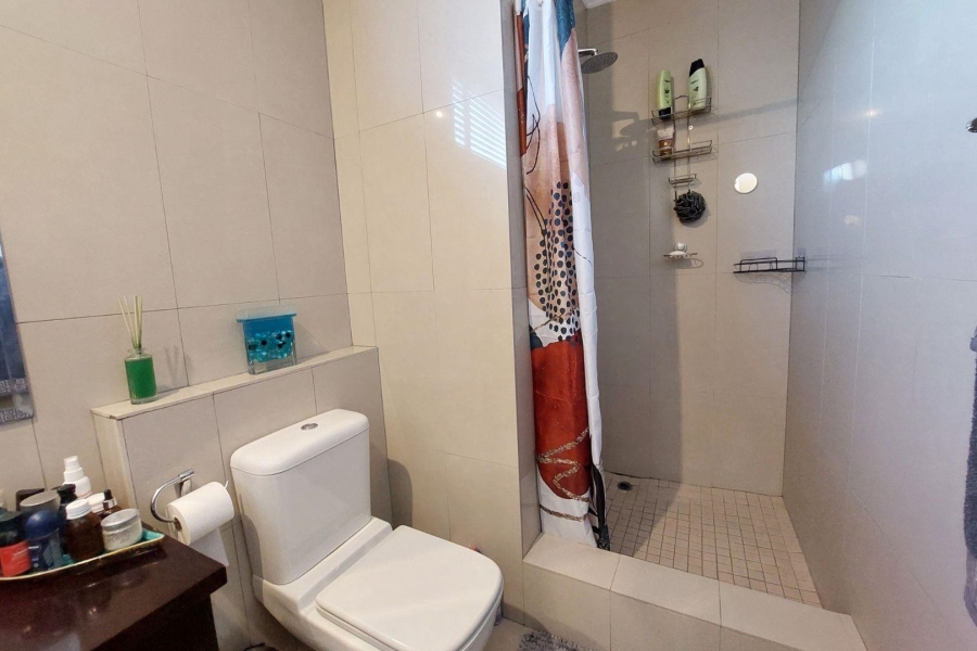 To Let 3 Bedroom Property for Rent in Sandhurst Gauteng