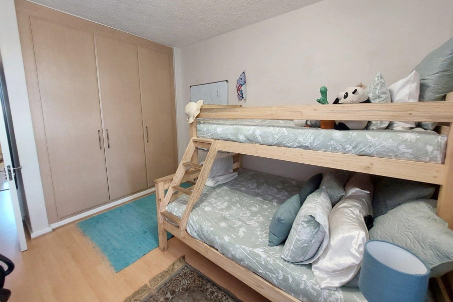 To Let 3 Bedroom Property for Rent in Sandhurst Gauteng