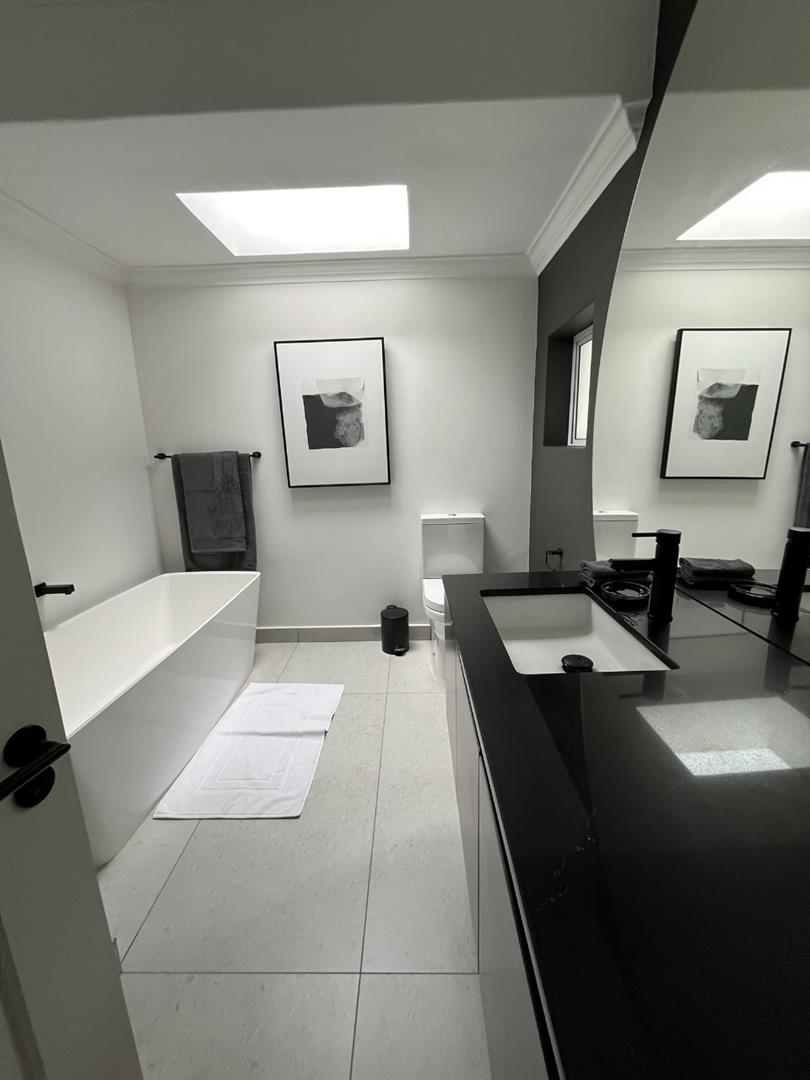 To Let 4 Bedroom Property for Rent in Atholl Gauteng