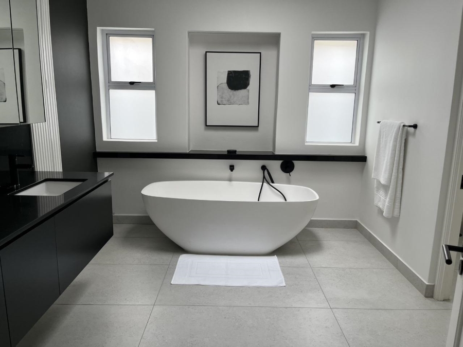 To Let 4 Bedroom Property for Rent in Atholl Gauteng