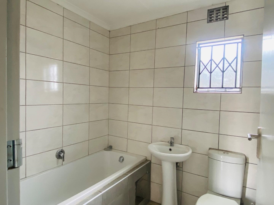 To Let 2 Bedroom Property for Rent in Sky City Gauteng
