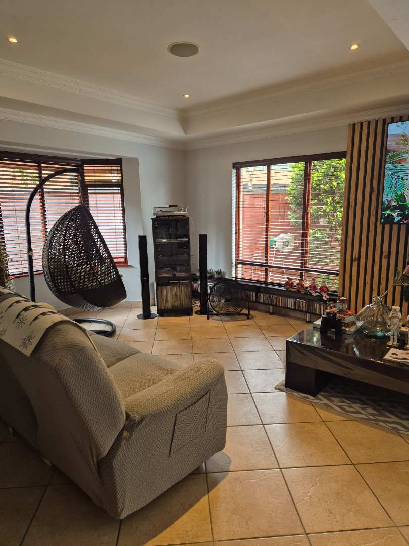 3 Bedroom Property for Sale in Faerie Glen Gauteng
