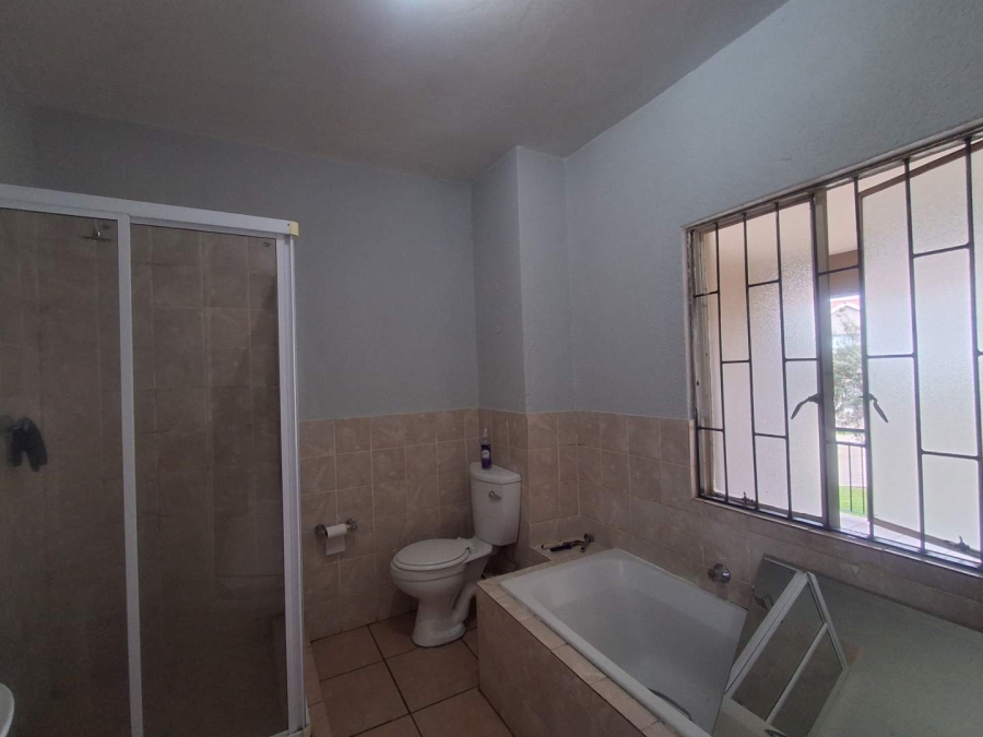 1 Bedroom Property for Sale in Willowbrook Gauteng