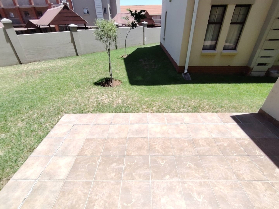 To Let 1 Bedroom Property for Rent in Kosmosdal Gauteng