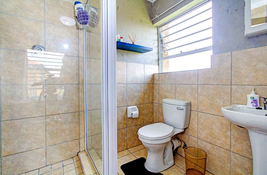 2 Bedroom Property for Sale in Wilgeheuwel Gauteng
