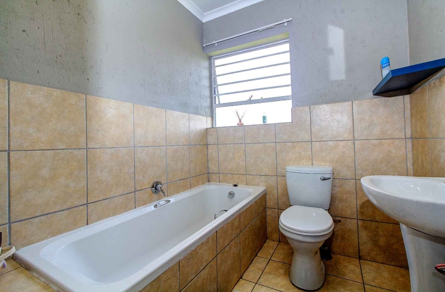 2 Bedroom Property for Sale in Wilgeheuwel Gauteng