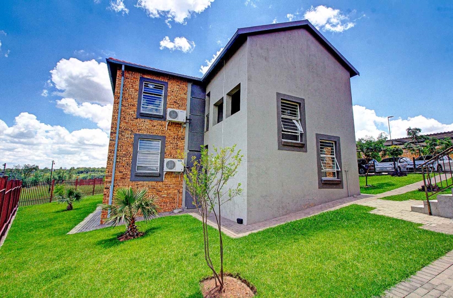 2 Bedroom Property for Sale in Wilgeheuwel Gauteng