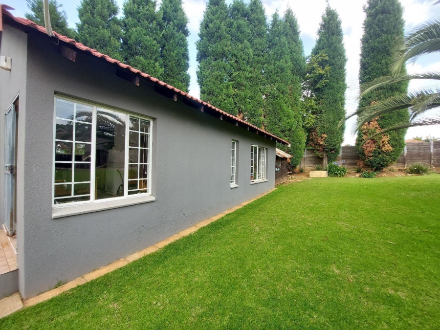 To Let 1 Bedroom Property for Rent in Olivedale Gauteng