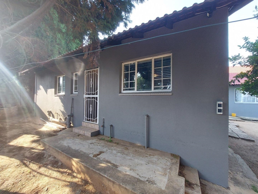 To Let 1 Bedroom Property for Rent in Olivedale Gauteng