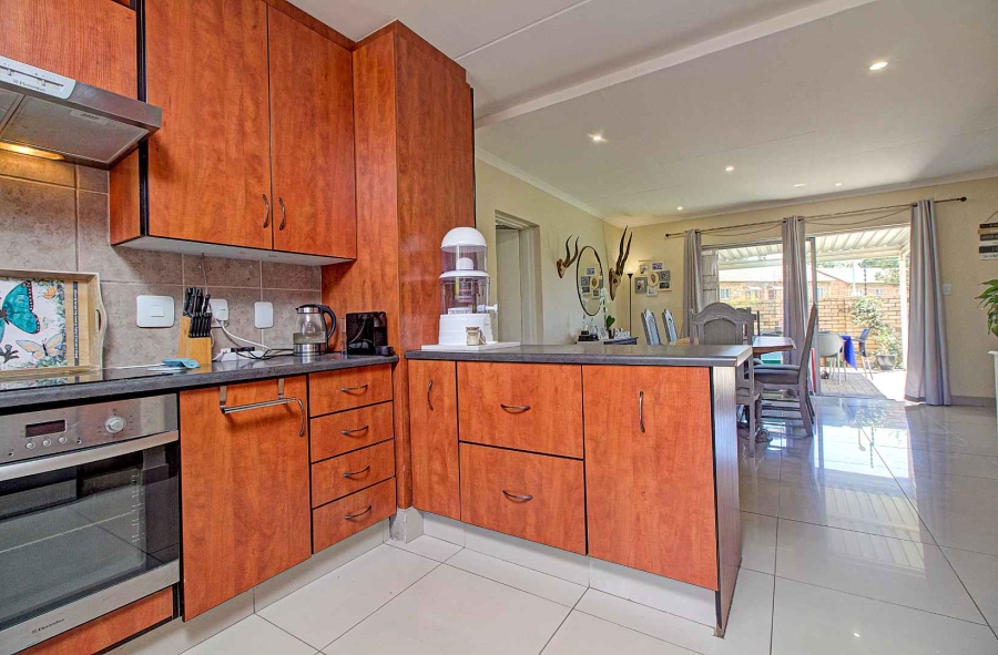 3 Bedroom Property for Sale in Wilgeheuwel Gauteng