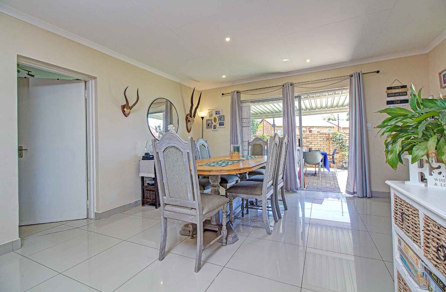 3 Bedroom Property for Sale in Wilgeheuwel Gauteng