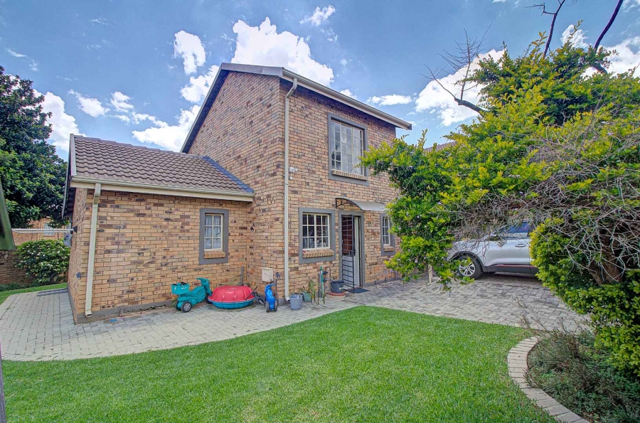 3 Bedroom Property for Sale in Wilgeheuwel Gauteng