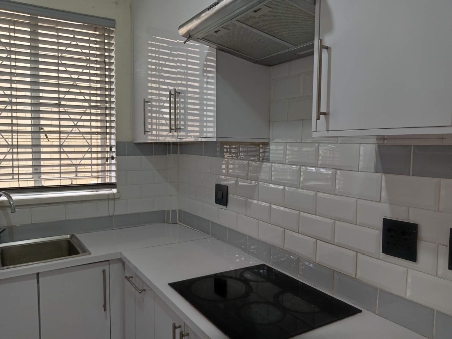 To Let 2 Bedroom Property for Rent in Lyndhurst Gauteng