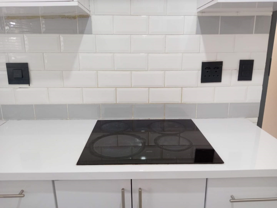 To Let 2 Bedroom Property for Rent in Lyndhurst Gauteng