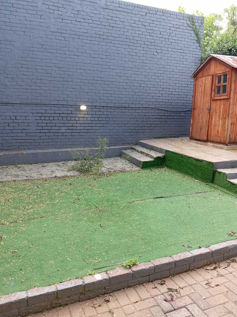 To Let 2 Bedroom Property for Rent in Lyndhurst Gauteng