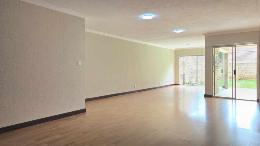 To Let 4 Bedroom Property for Rent in Sandown Gauteng