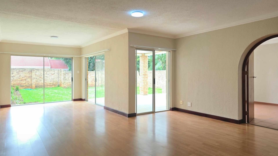 To Let 4 Bedroom Property for Rent in Sandown Gauteng