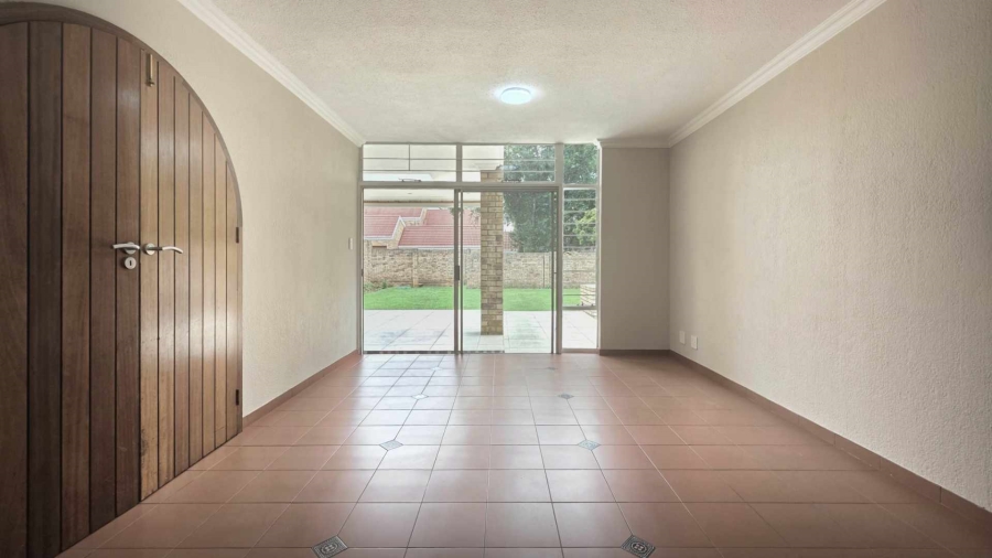 To Let 4 Bedroom Property for Rent in Sandown Gauteng