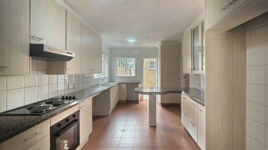 To Let 4 Bedroom Property for Rent in Sandown Gauteng