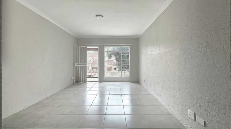 To Let 4 Bedroom Property for Rent in Sandown Gauteng