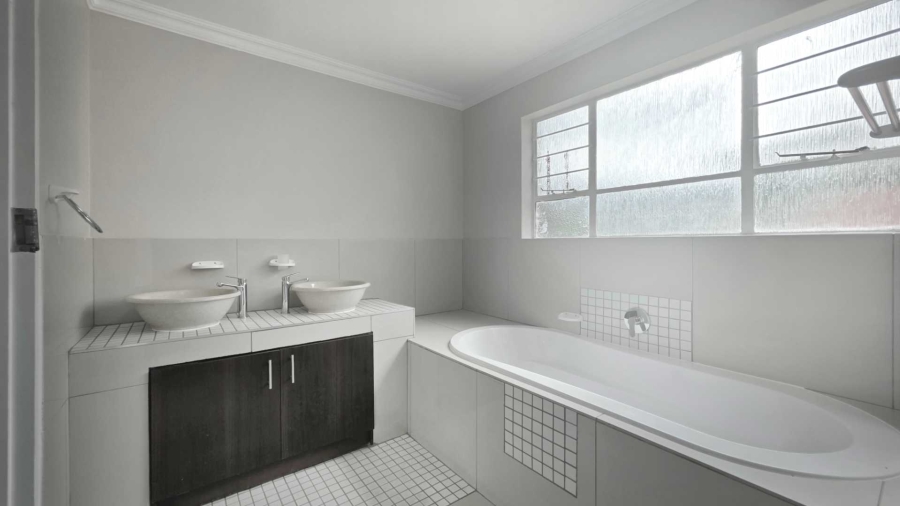 To Let 4 Bedroom Property for Rent in Sandown Gauteng