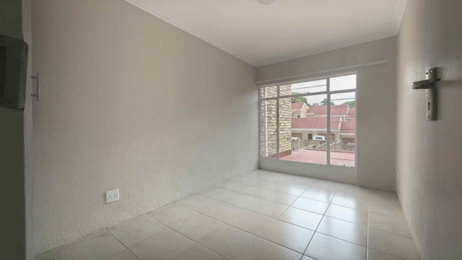 To Let 4 Bedroom Property for Rent in Sandown Gauteng