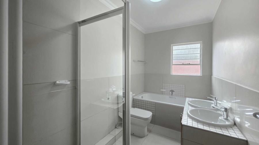 To Let 4 Bedroom Property for Rent in Sandown Gauteng