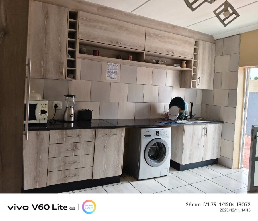 6 Bedroom Property for Sale in Florentia Gauteng