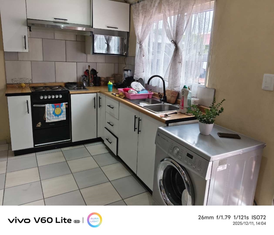 6 Bedroom Property for Sale in Florentia Gauteng