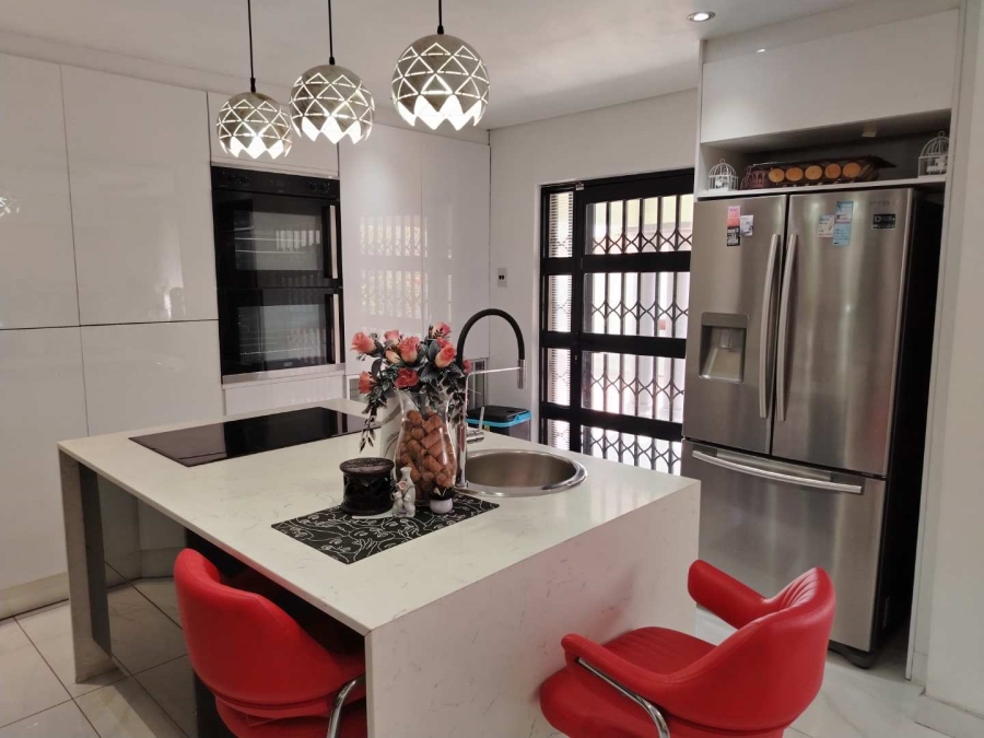 4 Bedroom Property for Sale in Strubenvale Gauteng