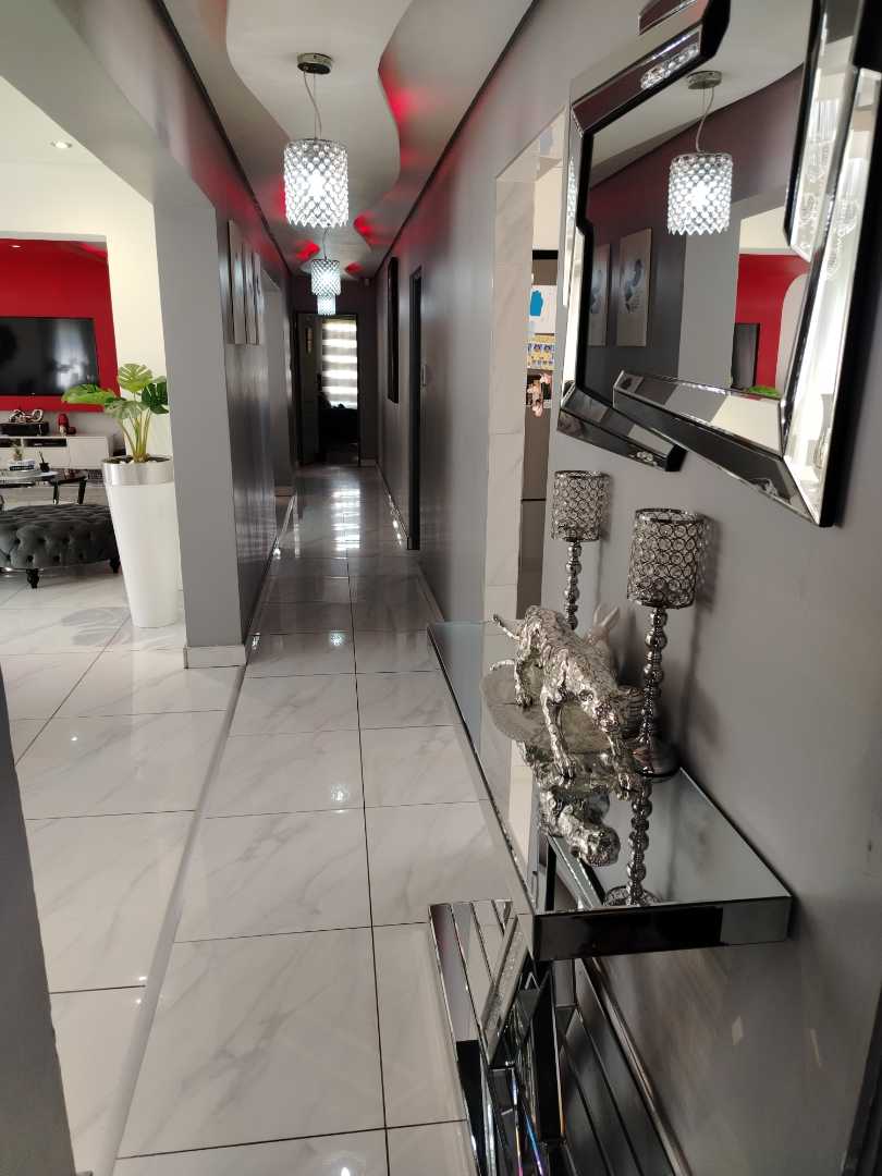 4 Bedroom Property for Sale in Strubenvale Gauteng