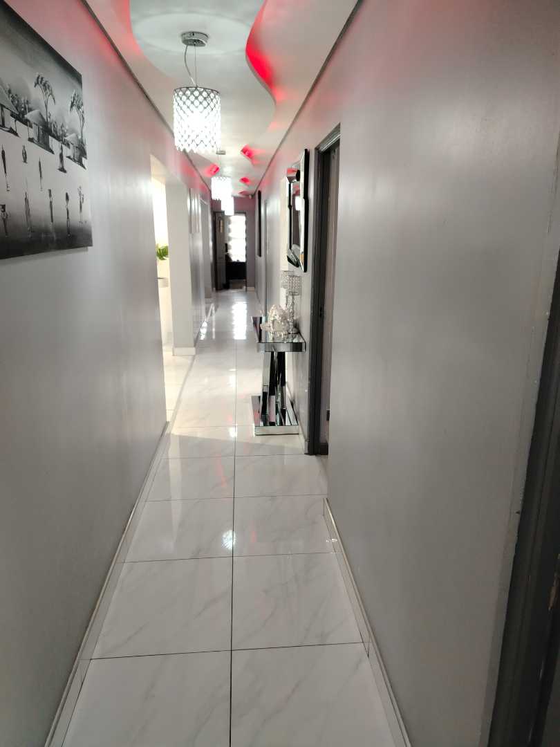 4 Bedroom Property for Sale in Strubenvale Gauteng