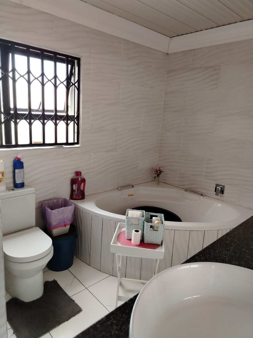 4 Bedroom Property for Sale in Strubenvale Gauteng