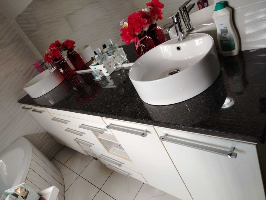 4 Bedroom Property for Sale in Strubenvale Gauteng