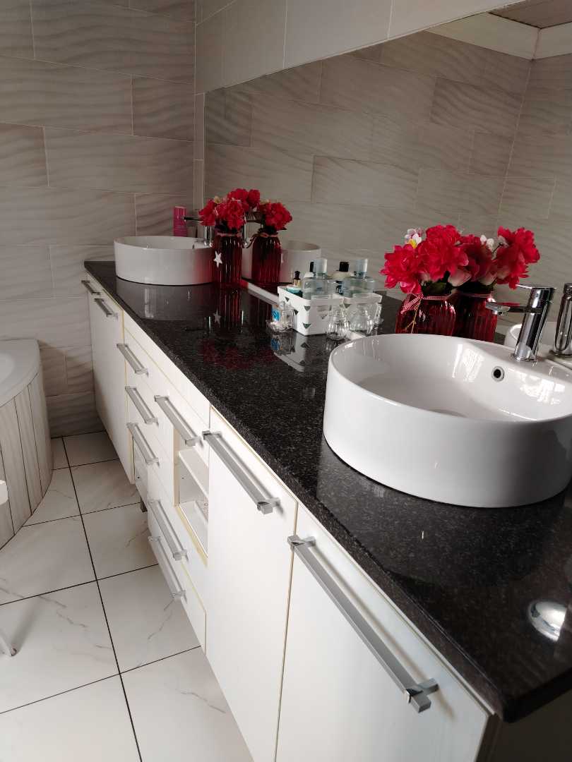 4 Bedroom Property for Sale in Strubenvale Gauteng